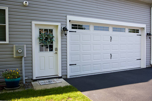24/7 Emergency Garage Door Panel Replacement experts in Oak Grove, TN
